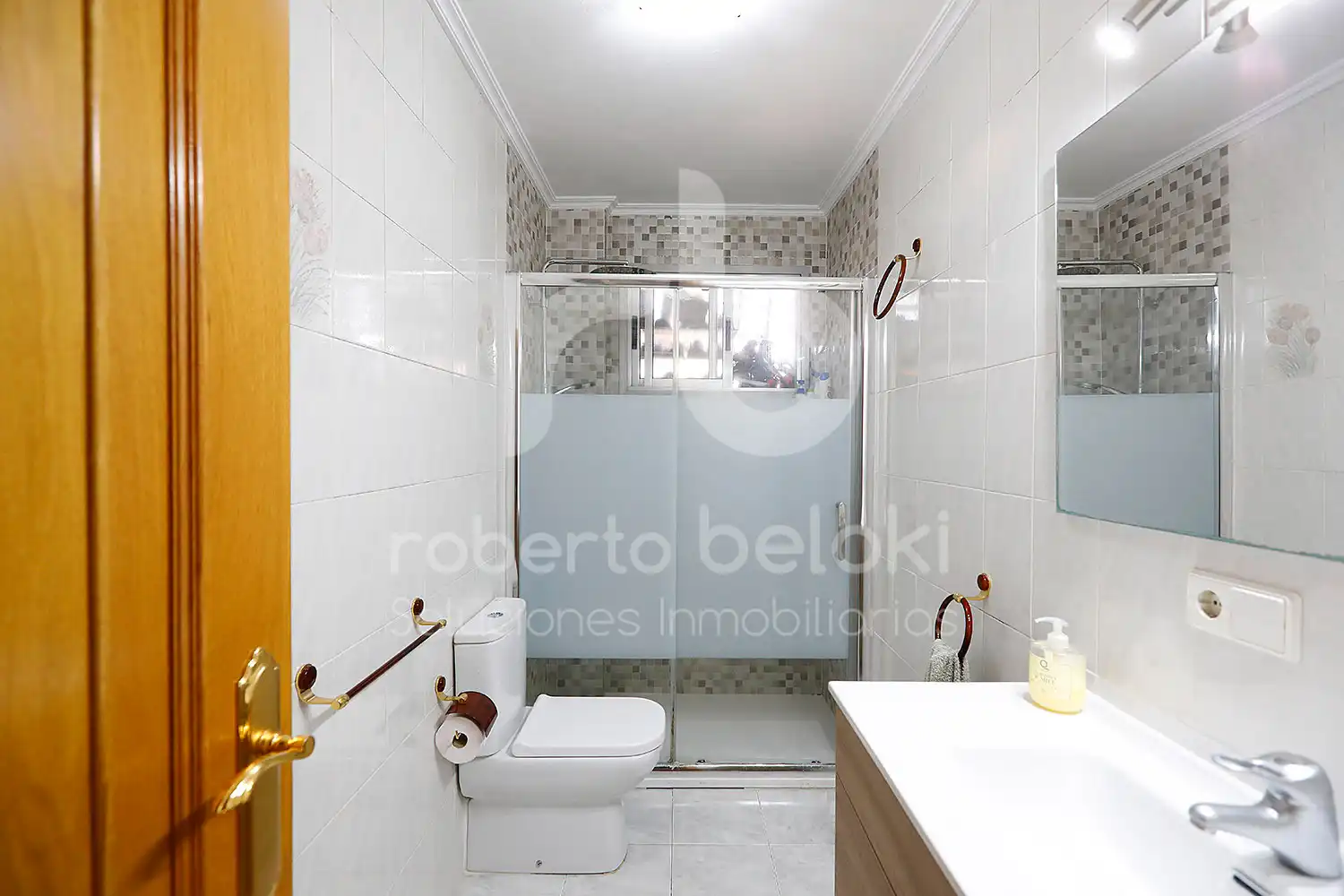 Bathroom of Flat for sale in Pinar - Anaka - Belaskoenea