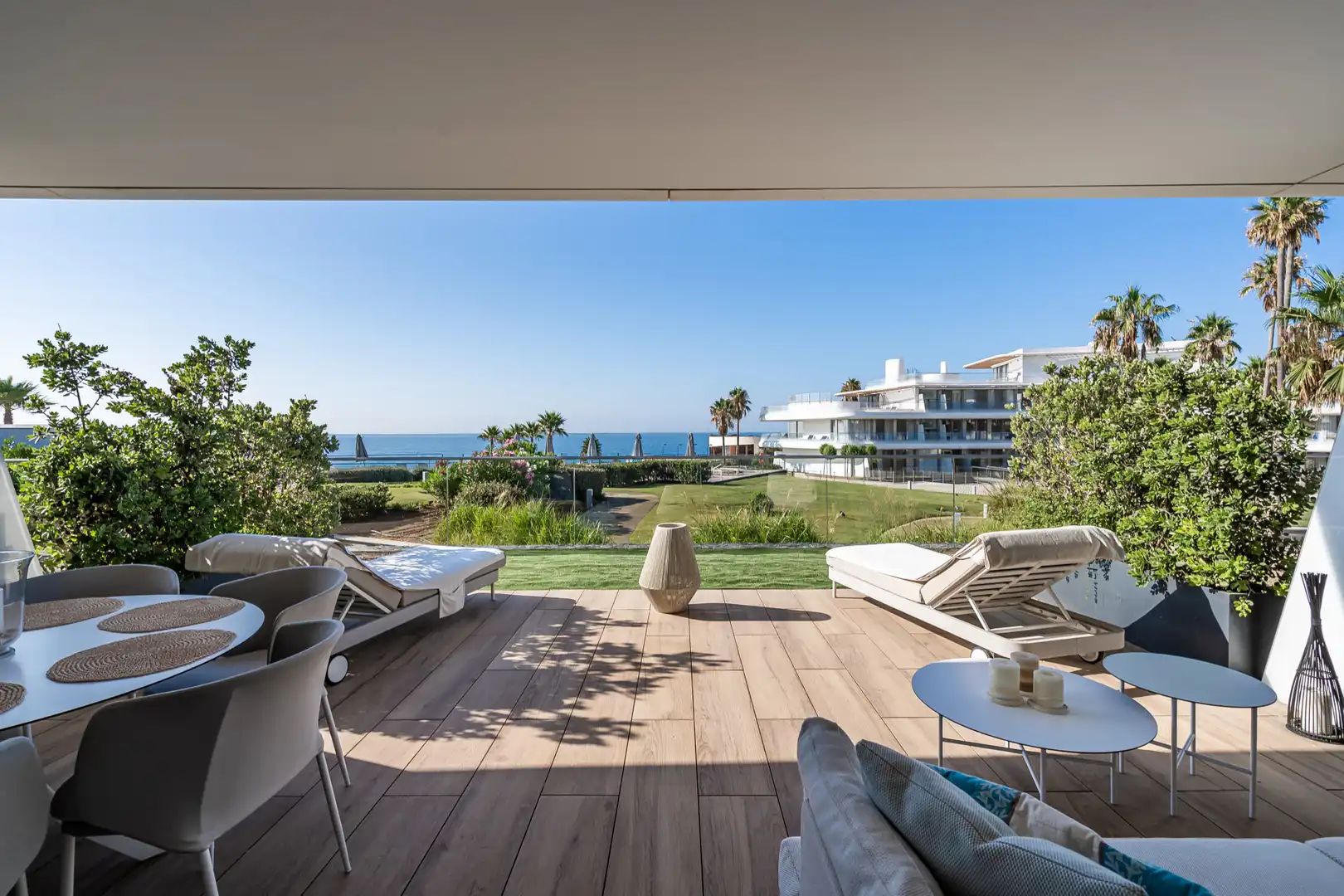 Terrace of Ground floor for sale in Estepona  with Air Conditioner, Private garden and Terrace
