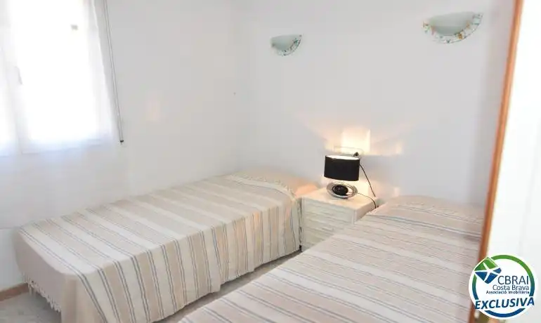 Dormitori de Apartament en venda en Roses amb Traster i Moblat