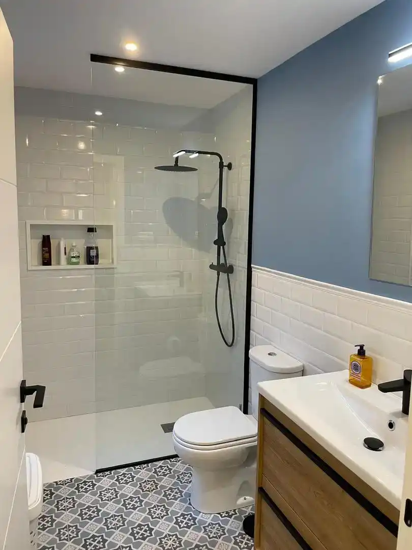 Badezimmer von Wohnung zur Miete in Mugardos mit Parkett, Abstellraum und Möbliert