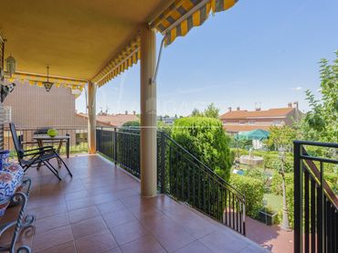 Semi-detached house for sale in Calle Álamo