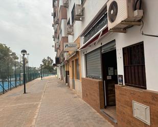 Vista exterior de Local en venda en Montequinto amb Aire condicionat, Terrassa i Moblat