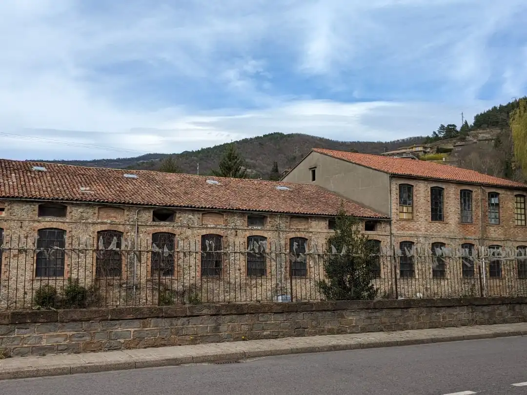 Industrial building for sale in Gala 8