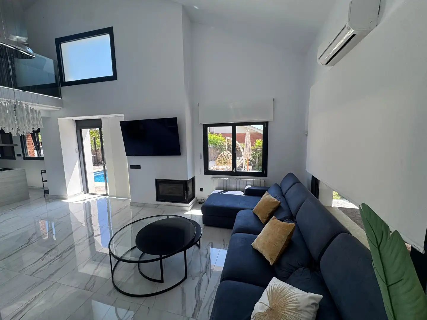 Sala d'estar de Casa o xalet en venda en Canet de Mar amb Aire condicionat, Calefacció i Jardí privat