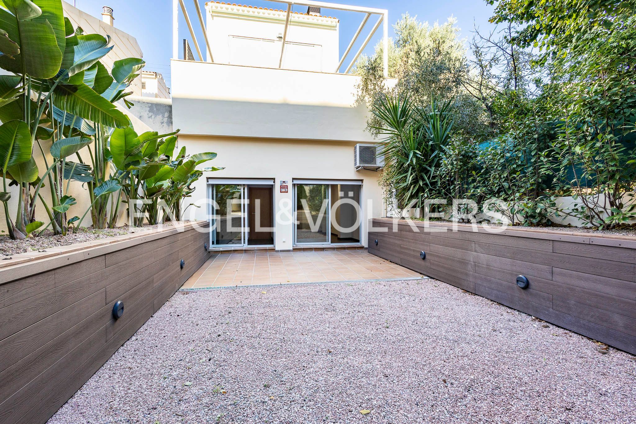 Exterior view of Apartment for sale in Sant Cugat del Vallès  with Air Conditioner, Heating and Private garden