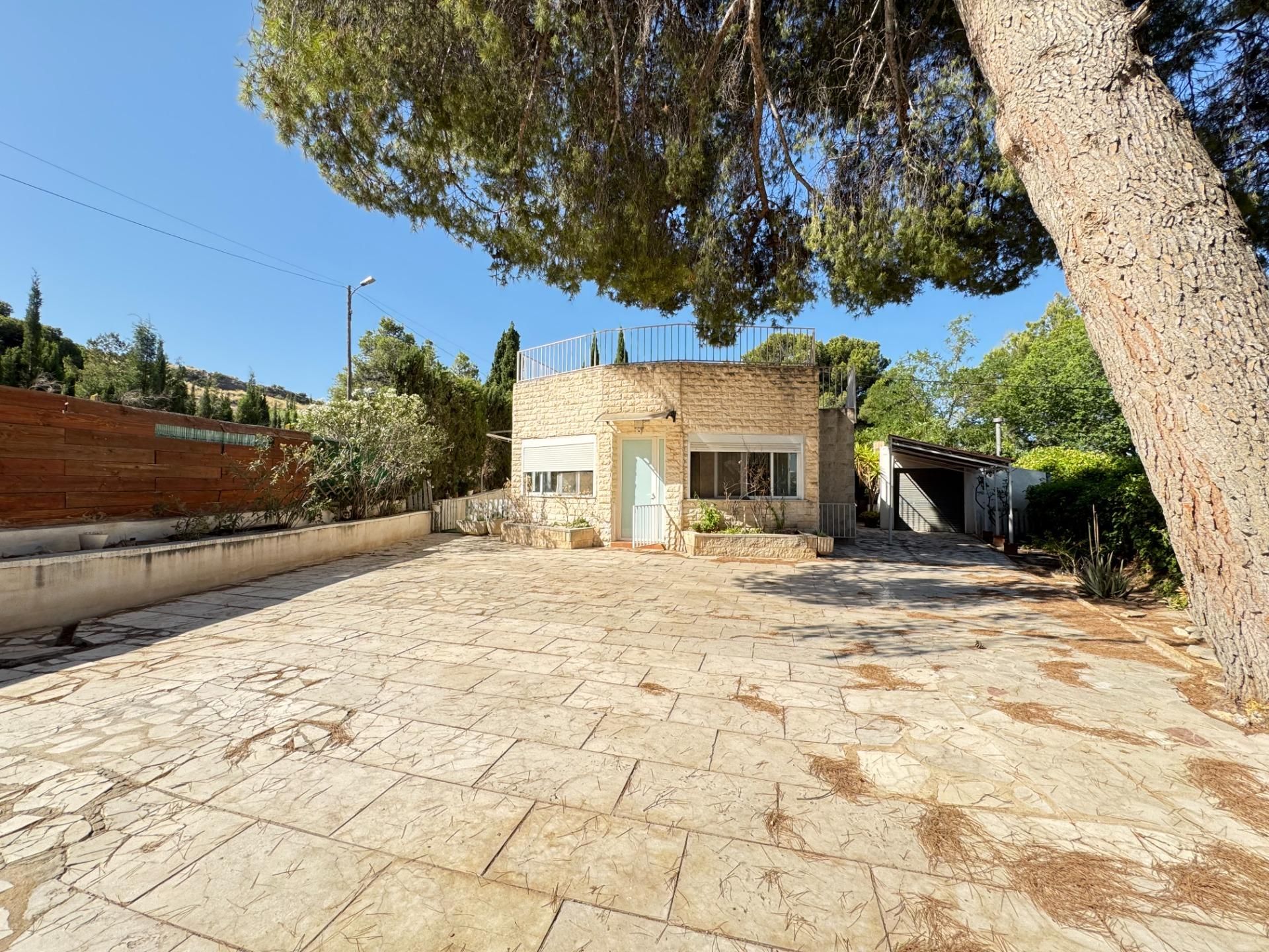 Vista exterior de Casa o xalet en venda en Elda amb Aire condicionat, Calefacció i Jardí privat