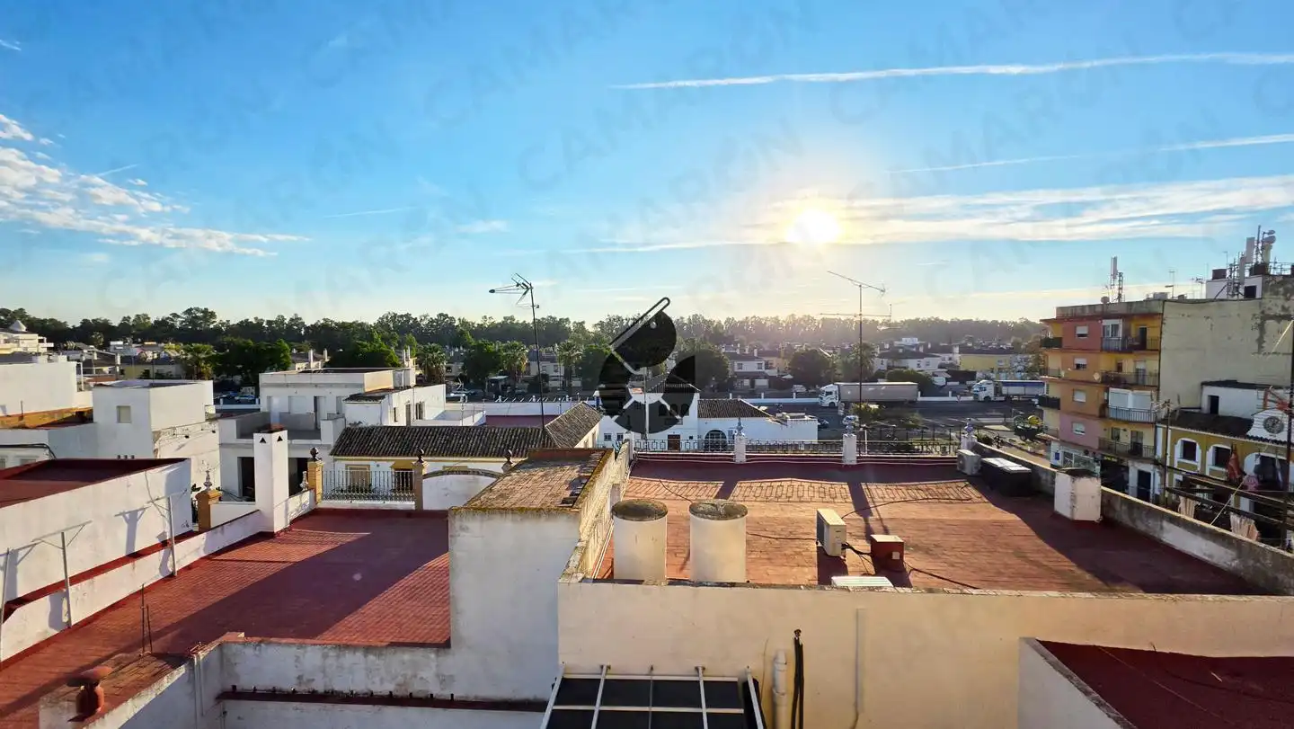 Außenansicht von Gebäude zum Verkauf in Gelves, Sevilla