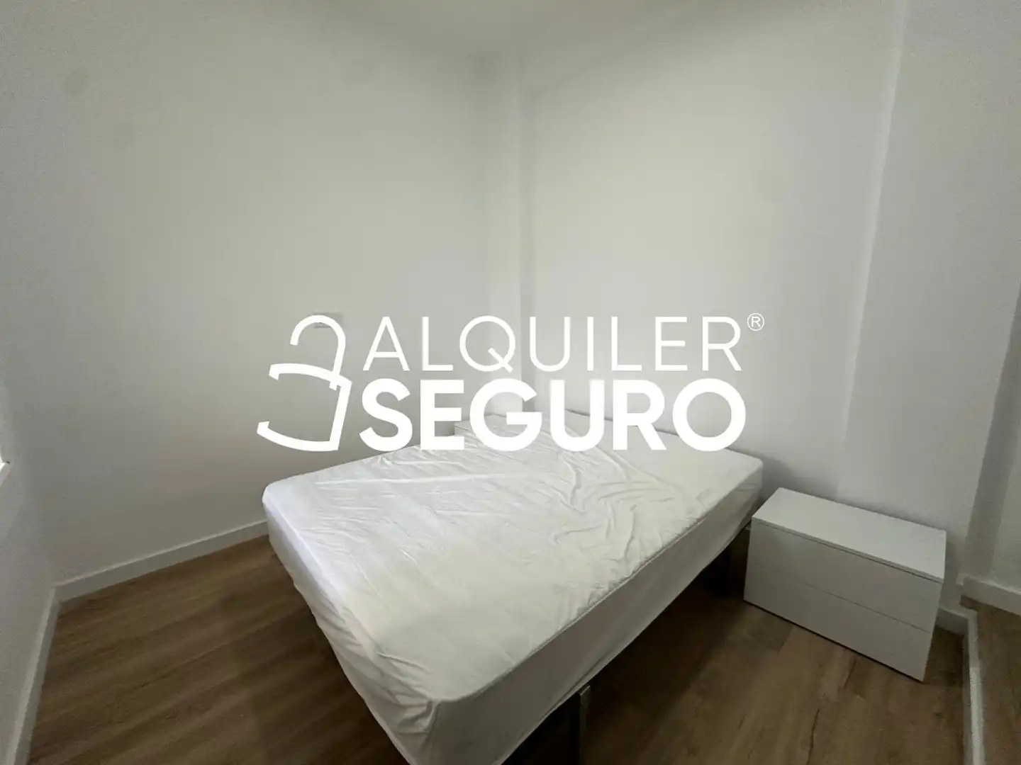 Dormitori de Pis de lloguer en Catarroja amb Aire condicionat, Terrassa i Traster