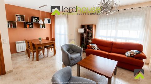 1569. Piso de 3 dormitorios en Av. Europa