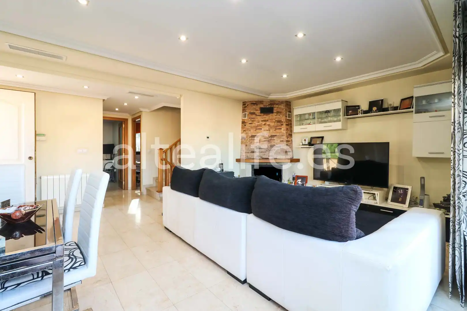 Vista exterior de Casa adosada en venta en La Nucia con Calefacción, Terraza y Piscina comunitaria