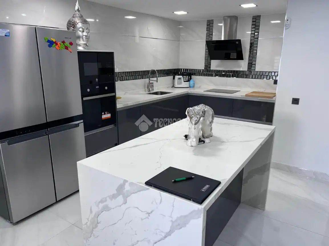 Semi-detached house with pool for sale in Este - Alcosa- Torreblanca, imagen 3