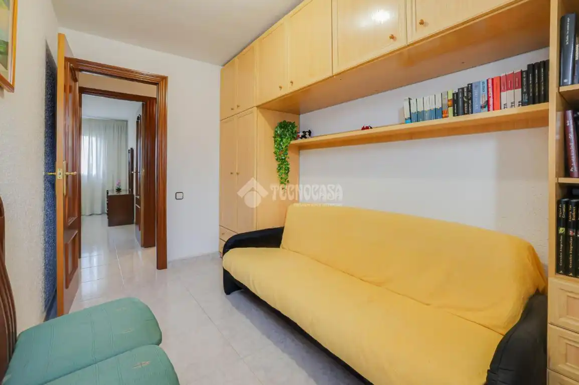 Sala d'estar de Pis en venda en L'Hospitalet de Llobregat amb Balcó