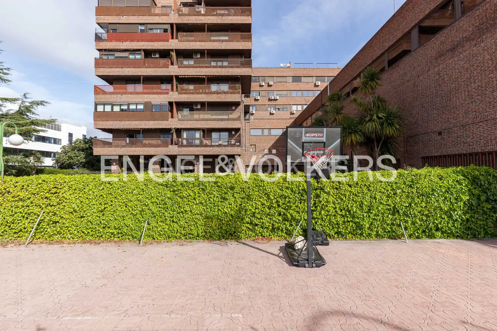 Vista exterior de Pis de lloguer en Madrid amb Aire condicionat, Calefacció i Piscina