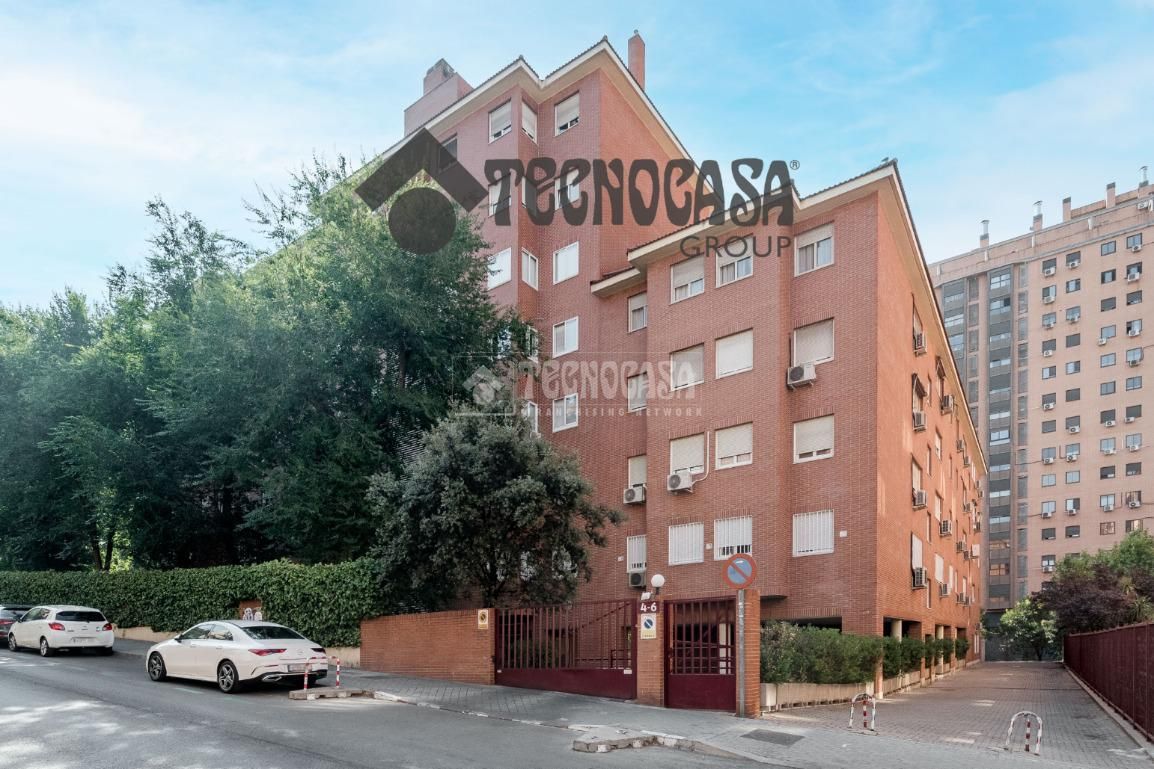 Exterior view of Flat for sale in  Madrid Capital  with Heating