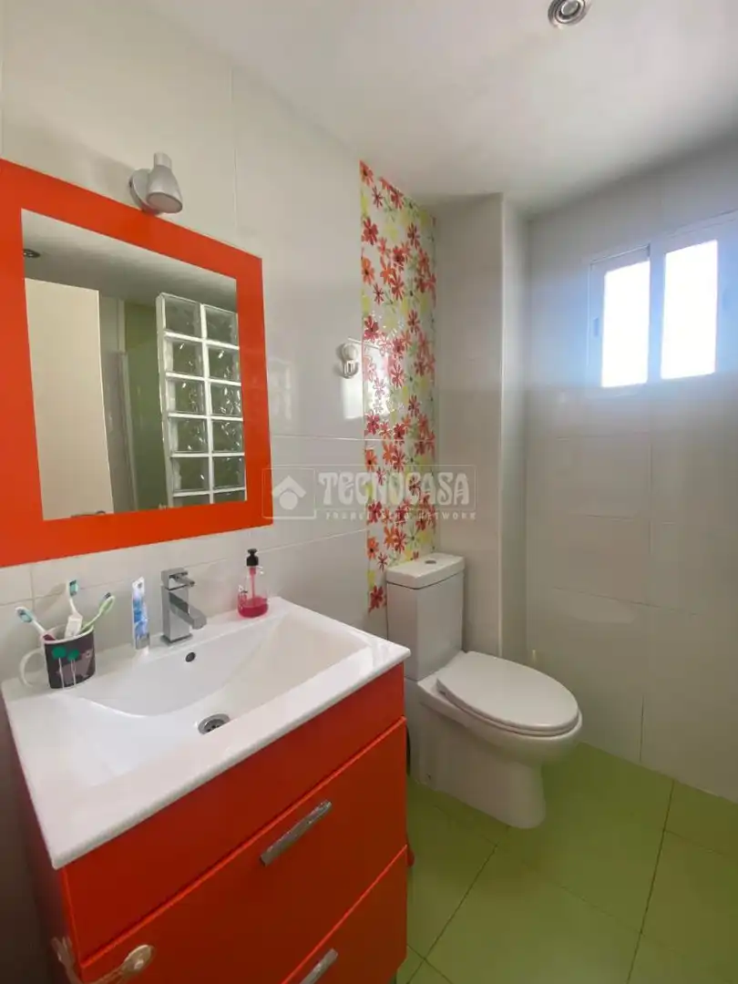 Badezimmer von Wohnung zum Verkauf in Zaragoza mit Klimaanlage, Heizung und Parkett