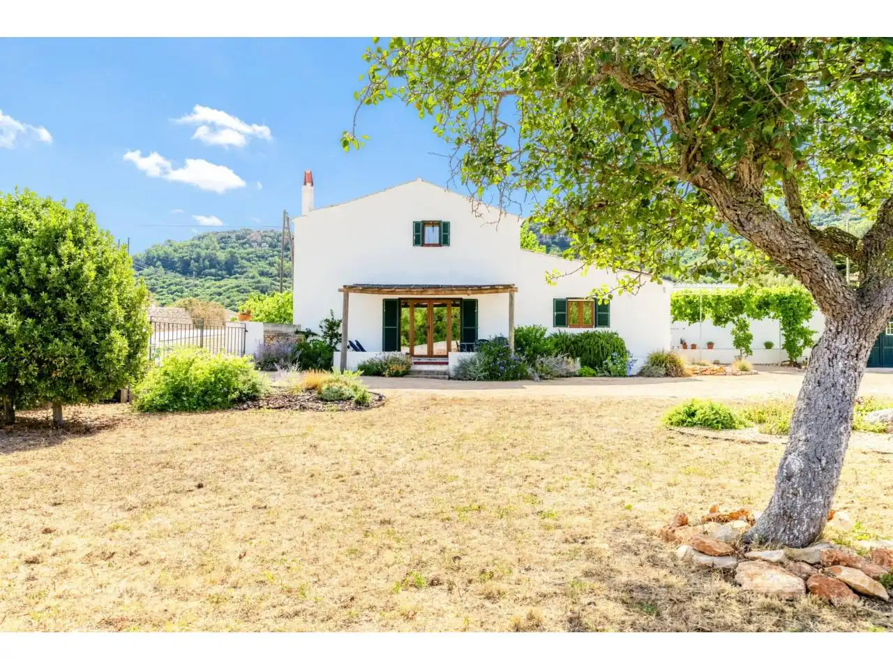 Vista exterior de Finca rústica en venda en Es Migjorn Gran amb Jardí privat i Terrassa