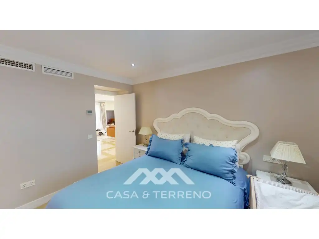 Dormitori de Casa o xalet en venda en Vélez-Málaga amb Piscina, Moblat i TV