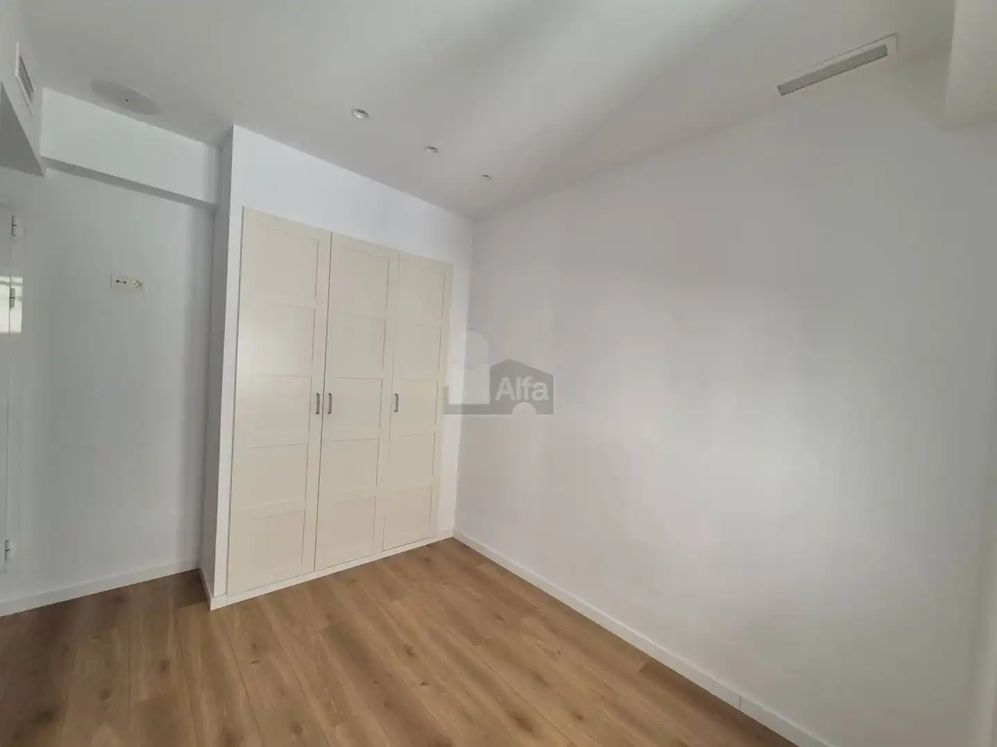 Bedroom of Attic for rent in Valencia  with Air Conditioner, Parquet flooring and Terrace