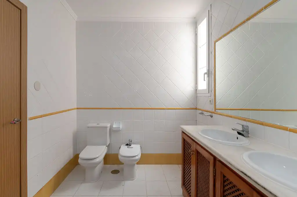 Baño de Dúplex en venta en Marbella con Piscina