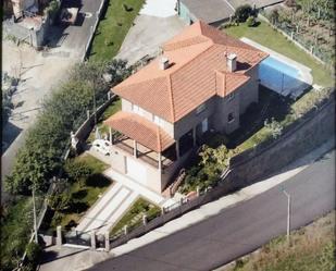 Vista exterior de Casa o xalet en venda en Vigo  amb Calefacció, Jardí privat i Piscina