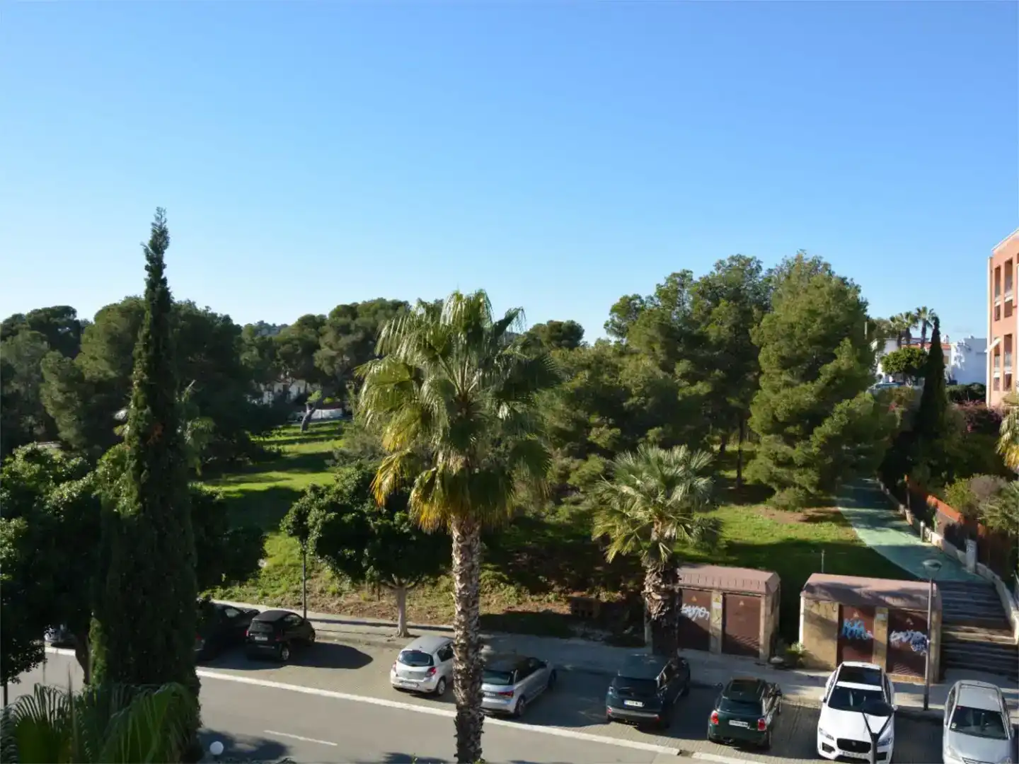 Außenansicht von Wohnung zur Miete in Sitges mit Klimaanlage, Schwimmbad und Balkon