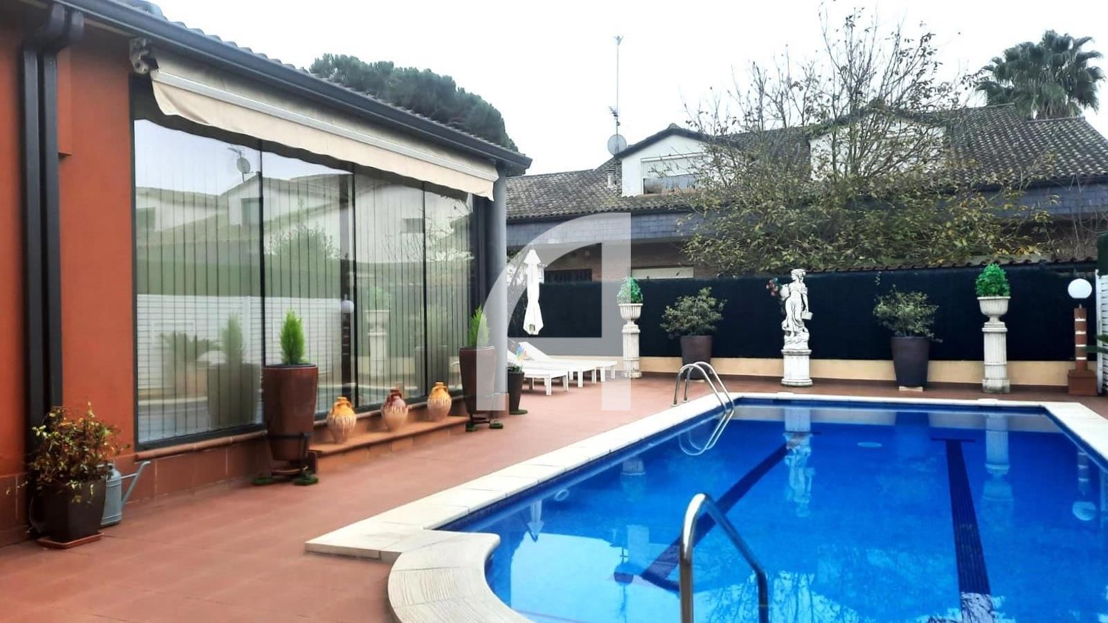 Piscina de Casa adosada en venda en Vidreres amb Aire condicionat, Calefacció i Jardí privat