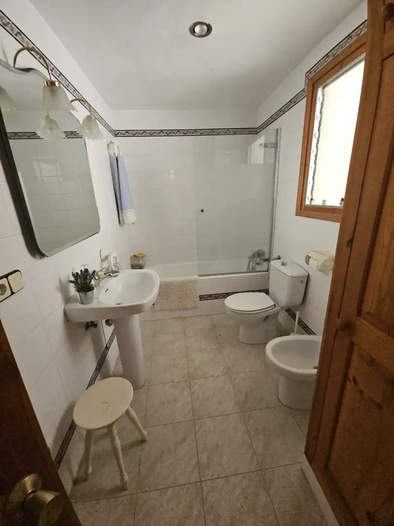 Badezimmer von Einfamilien-Reihenhaus zum Verkauf in La Granja d'Escarp mit Klimaanlage, Heizung und Terrasse