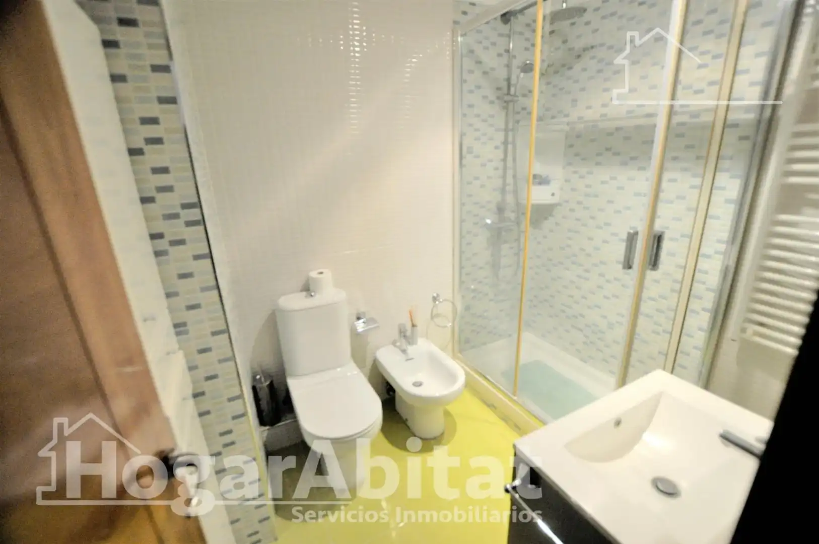 Badezimmer von Wohnung zum Verkauf in Xirivella mit Heizung, Parkett und Möbliert