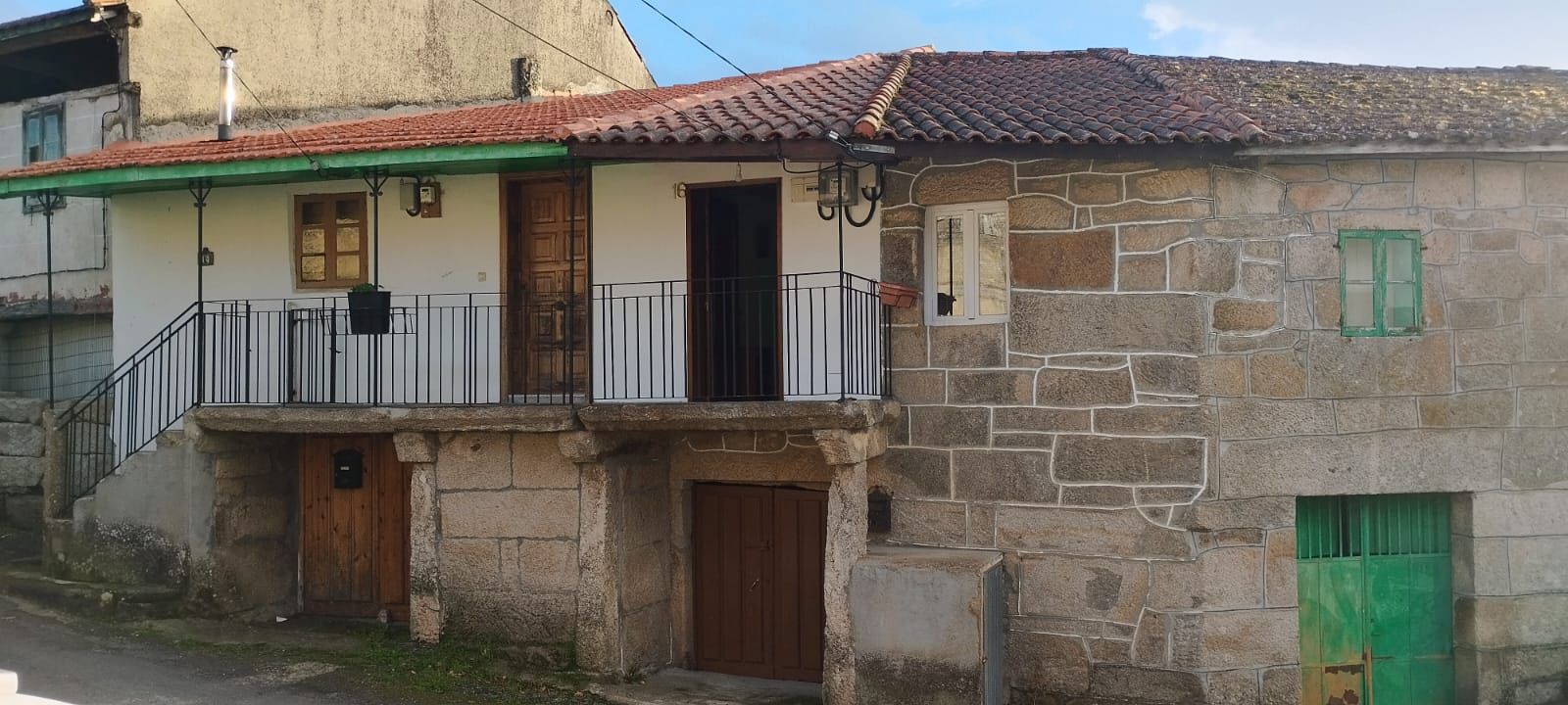 Exterior view of Country house for sale in Ourense Capital   with Heating, Terrace and Storage room
