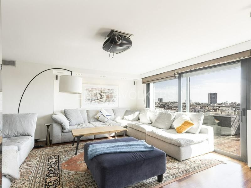 Sala d'estar de Àtic de lloguer en  Barcelona Capital amb Aire condicionat, Calefacció i Parquet