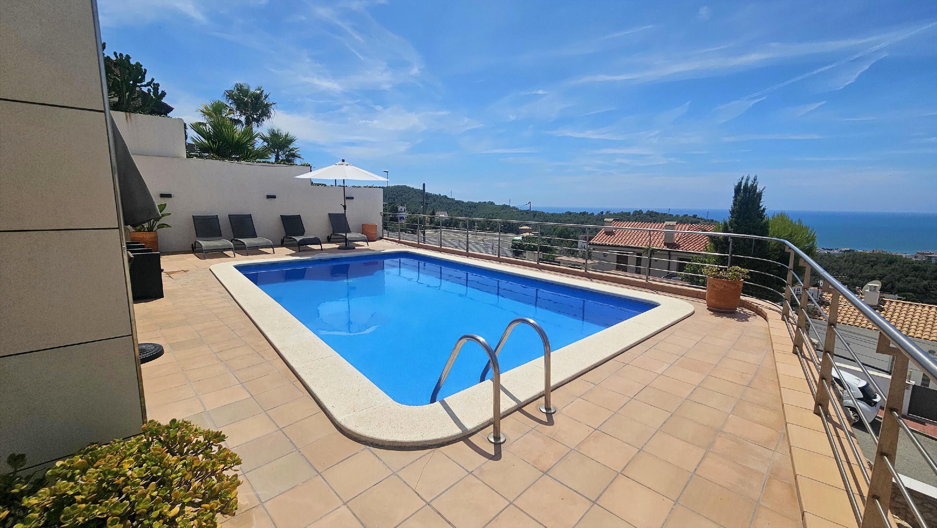Piscina de Casa o xalet en venda en Sitges amb Calefacció, Jardí privat i Terrassa