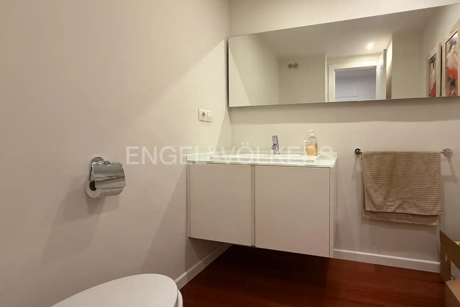 Bathroom of Flat for rent in Paterna  with Air Conditioner, Heating and Parquet flooring