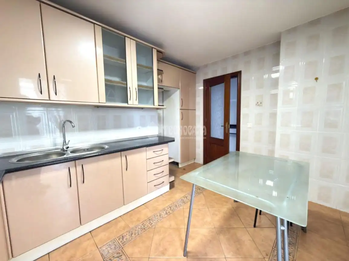 Cocina de Piso en venta en Málaga con Terraza y Piscina comunitaria