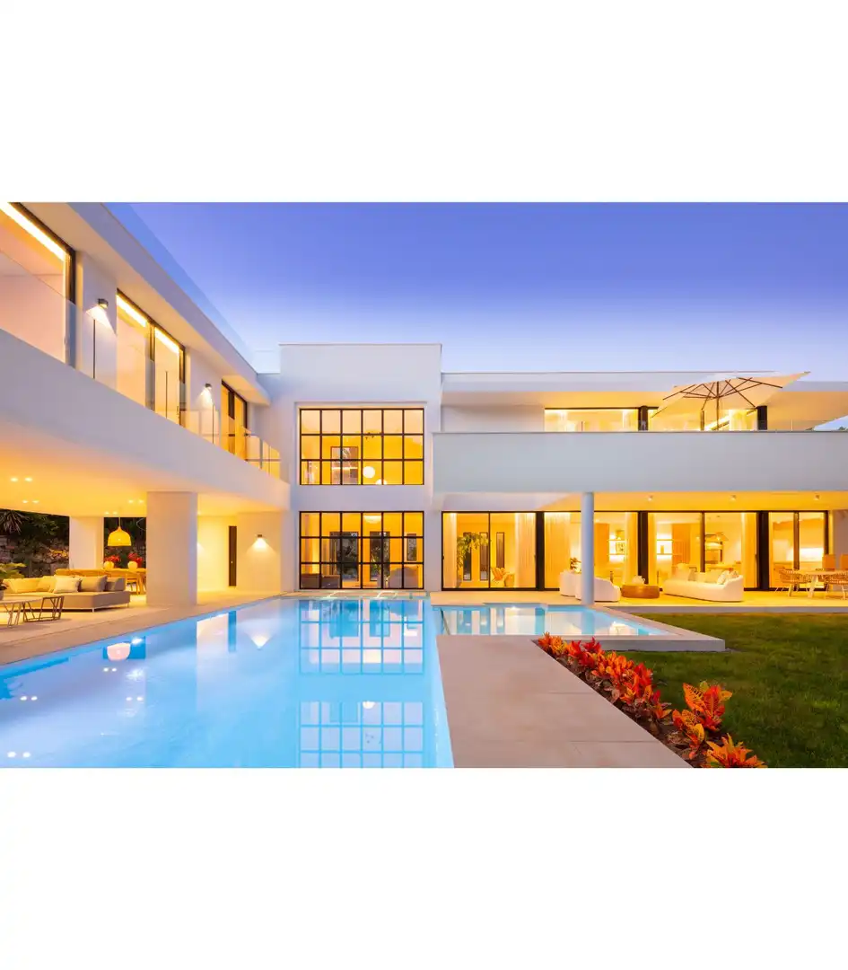 House with pool for sale in Marbella Centro