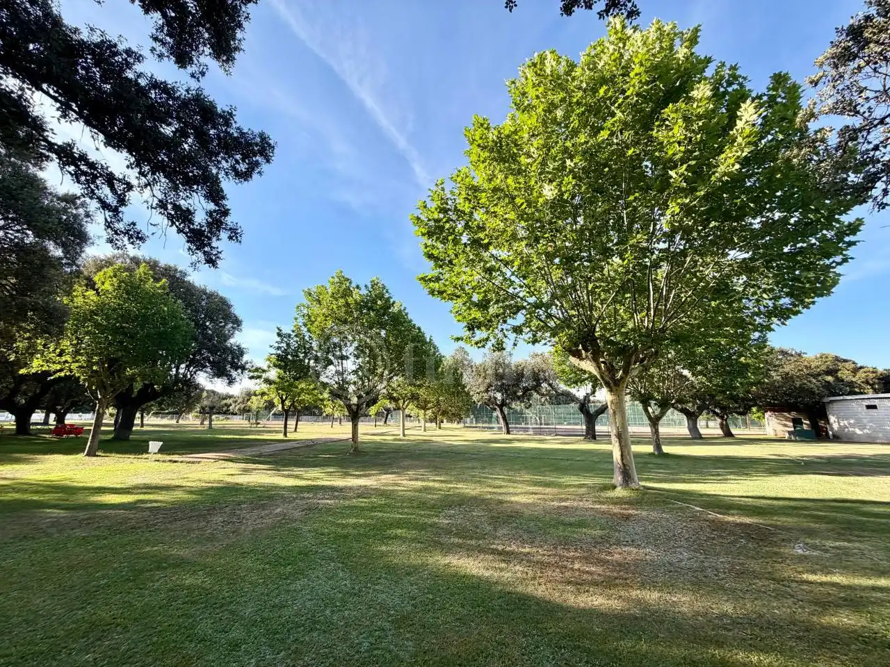 Vista exterior de Casa o xalet en venda en Galindo y Perahuy amb Calefacció, Jardí privat i Piscina