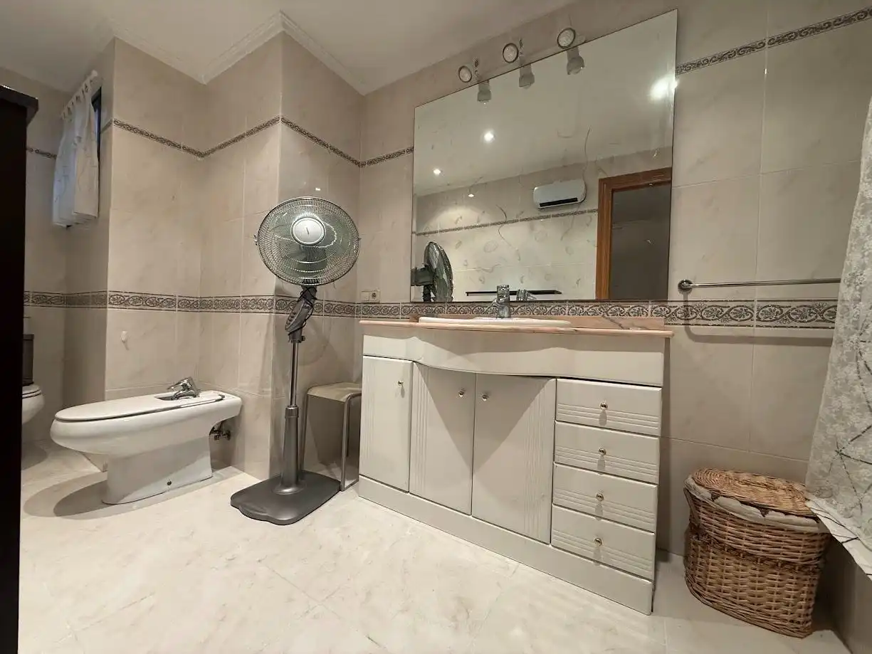 Bathroom of Flat for rent in Mislata  with Furnished and Balcony