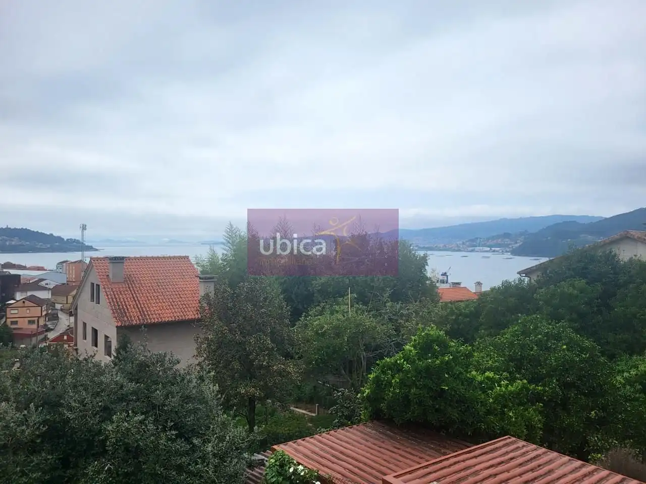 Vista exterior de Casa o xalet en venda en Redondela amb Calefacció, Jardí privat i Terrassa