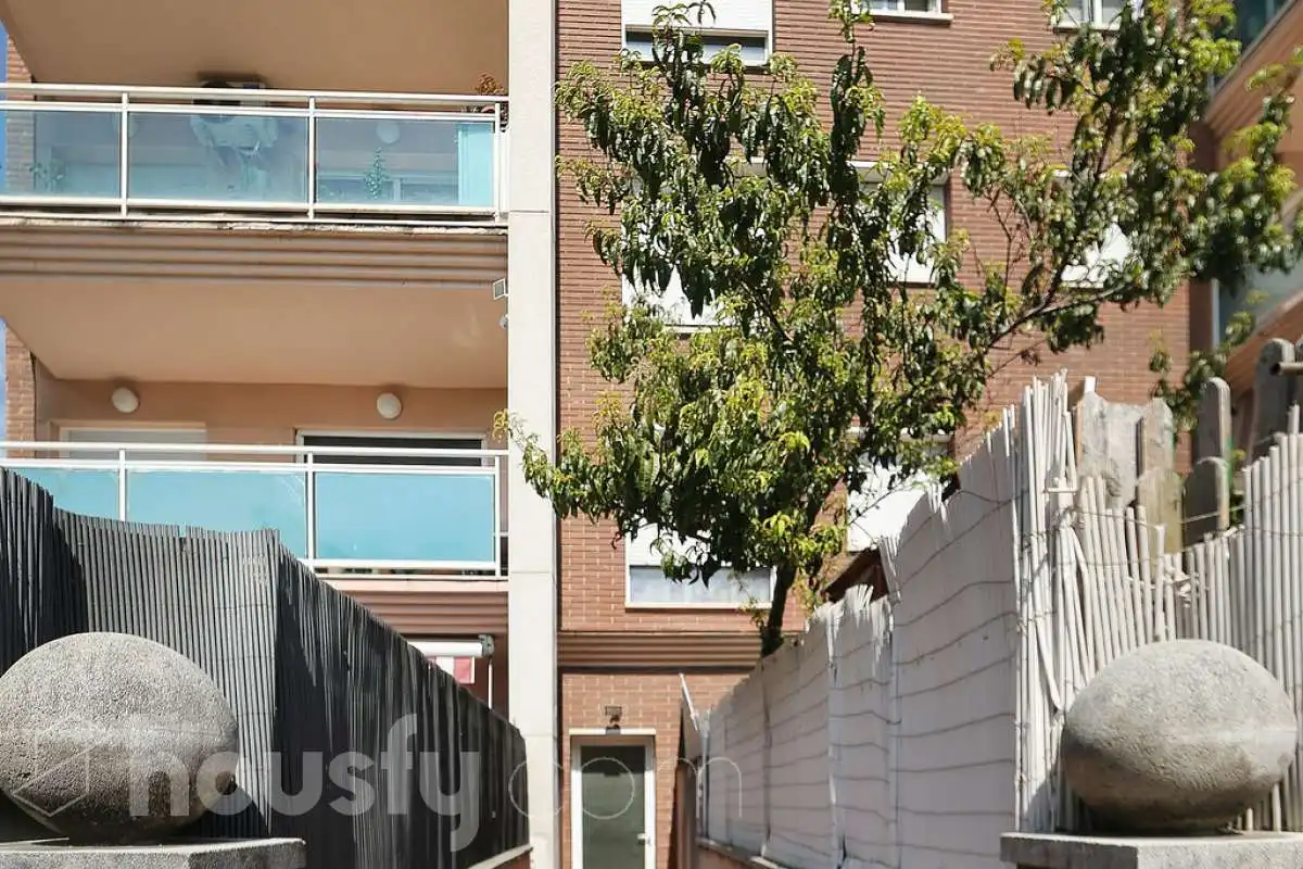 Außenansicht von Wohnung zum Verkauf in Tordera mit Klimaanlage, Heizung und Terrasse