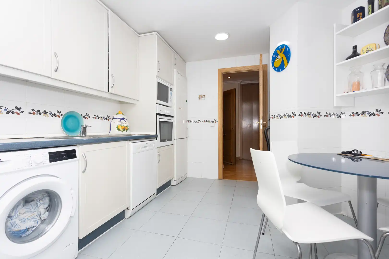 Kitchen of Flat for sale in Majadahonda  with Heating, Terrace and Storage room