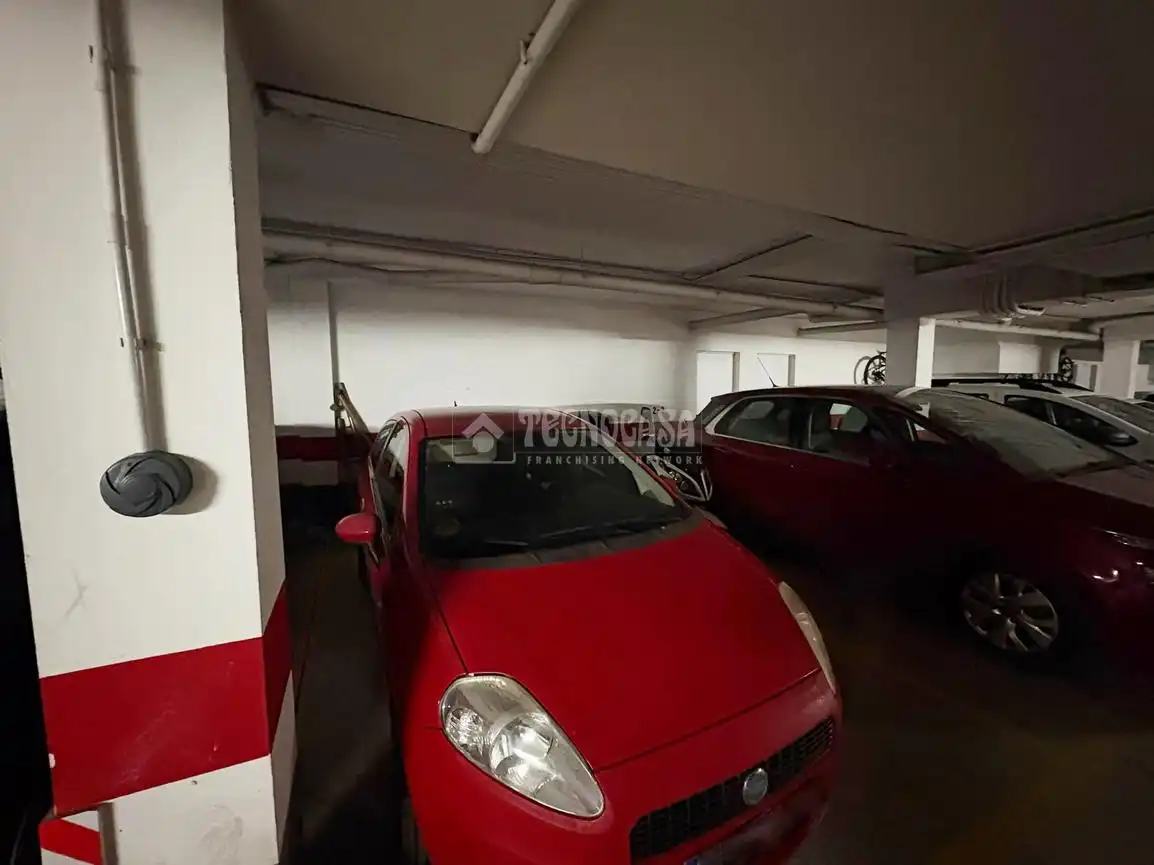 Parking de Casa adosada en venta en Zaragoza con Aire acondicionado, Calefacción y Terraza