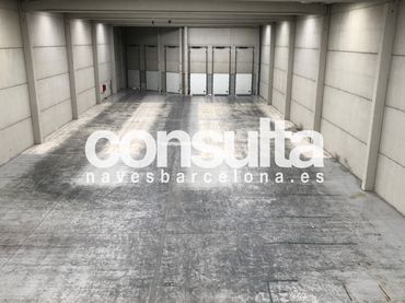 Nave industrial con ascensore in affitto a Carrer De Les Nuadores 18