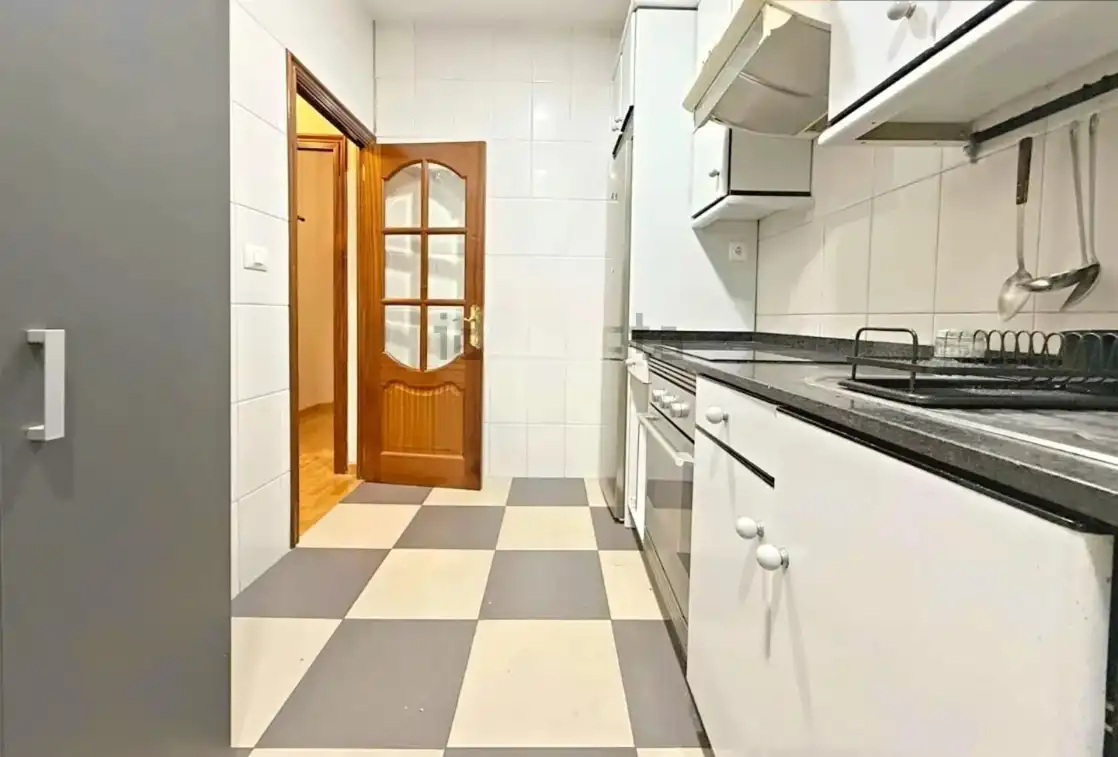 Cocina de Piso de alquiler en A Coruña Capital  con Calefacción, Terraza y Amueblado