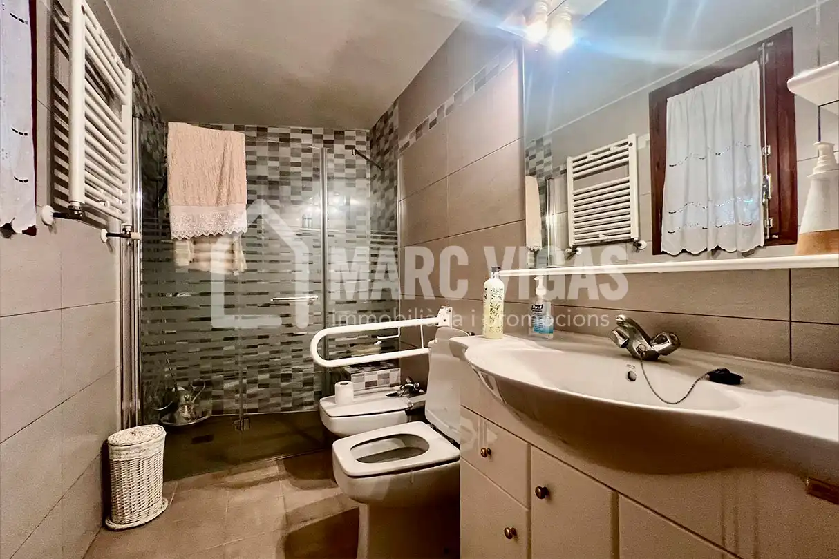 Baño de Casa o chalet en venta en Torrelavit con Jardín privado, Terraza y Amueblado
