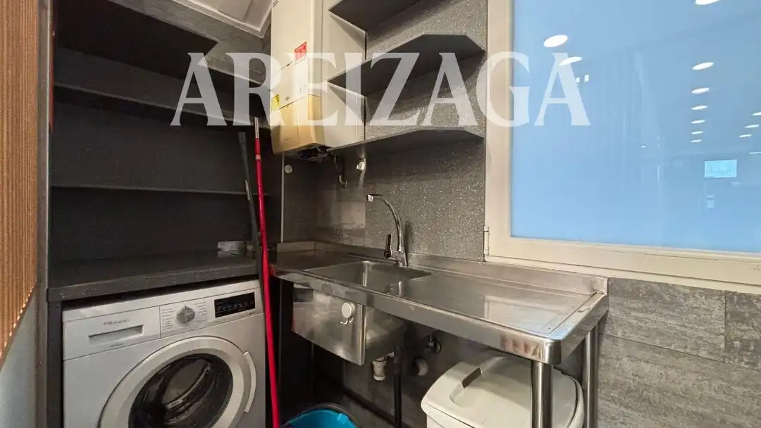 Kitchen of Commercial properties for rent in Donostia - San Sebastián   with Air Conditioner and Furnished