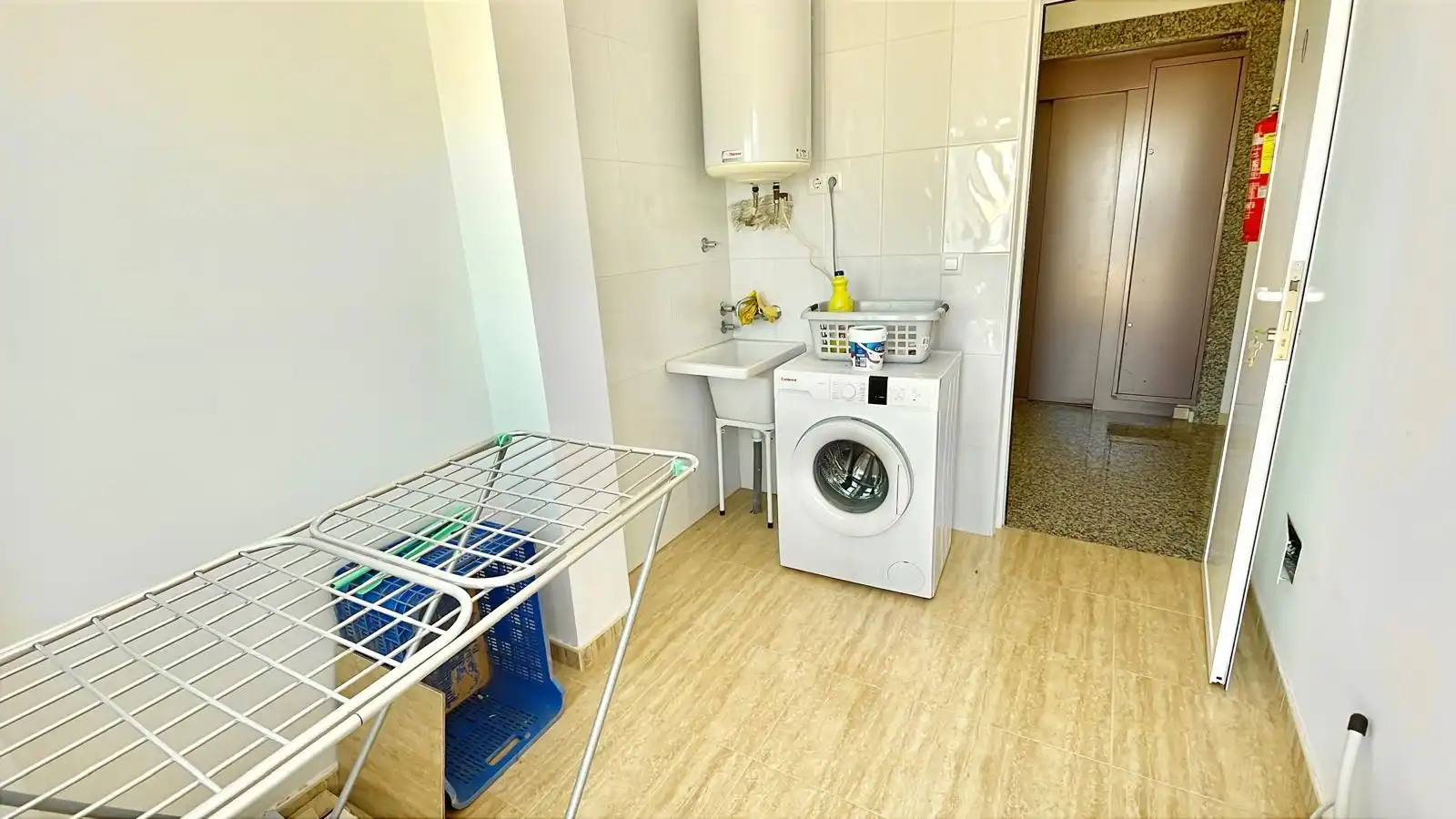 Cuina de Apartament de lloguer en Los Alcázares amb Aire condicionat, Traster i Moblat