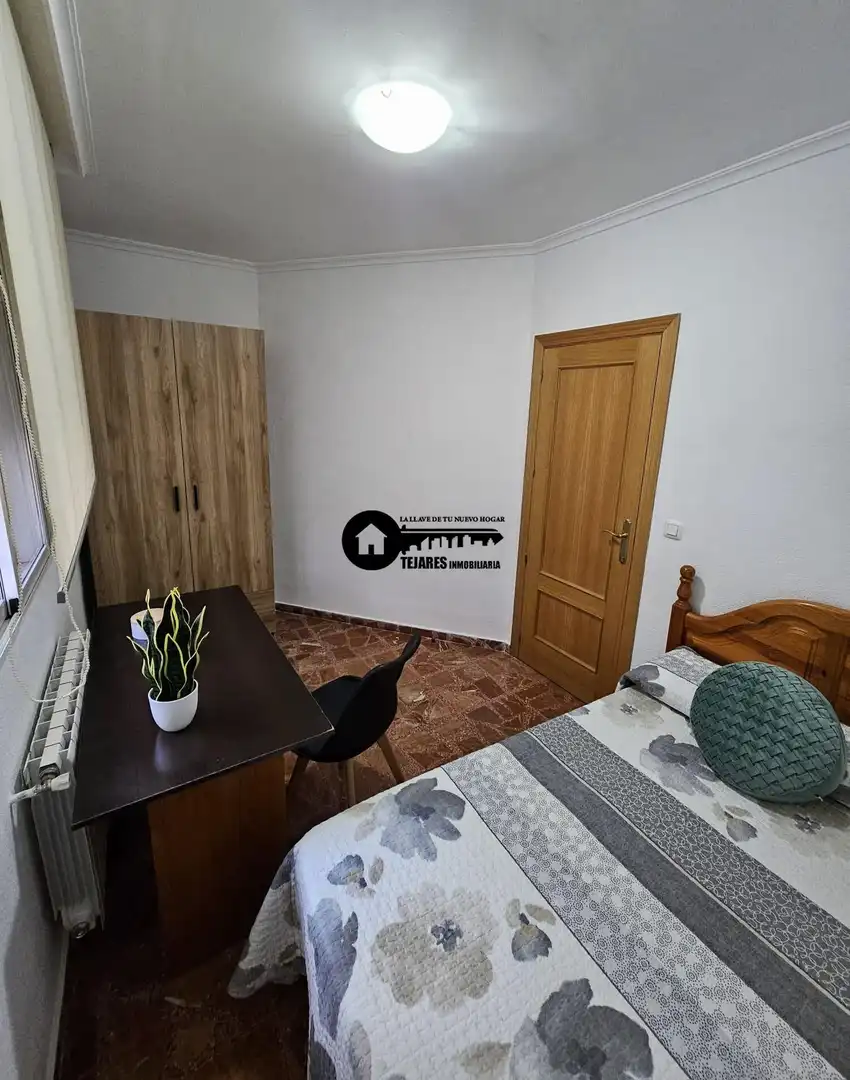 Habitación de Apartamento de alquiler en Albacete con Calefacción y Amueblado