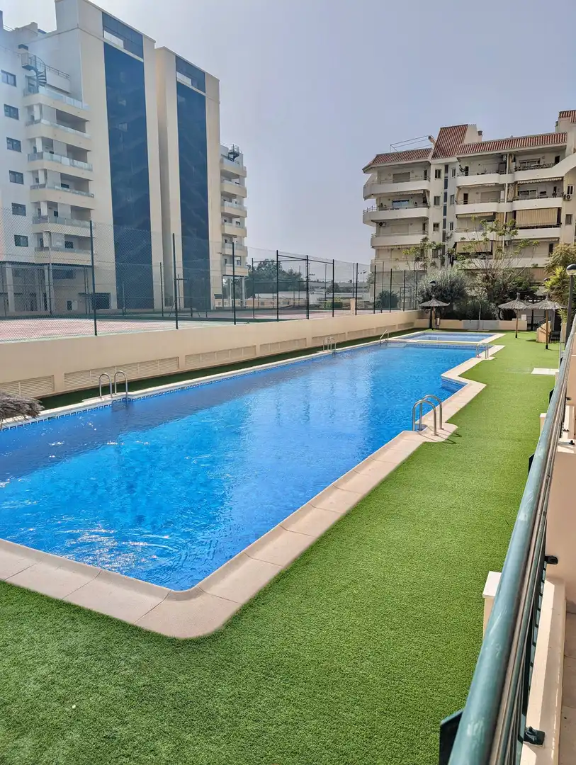 Appartement compact avec terrasse à louer à REI EN JAUME