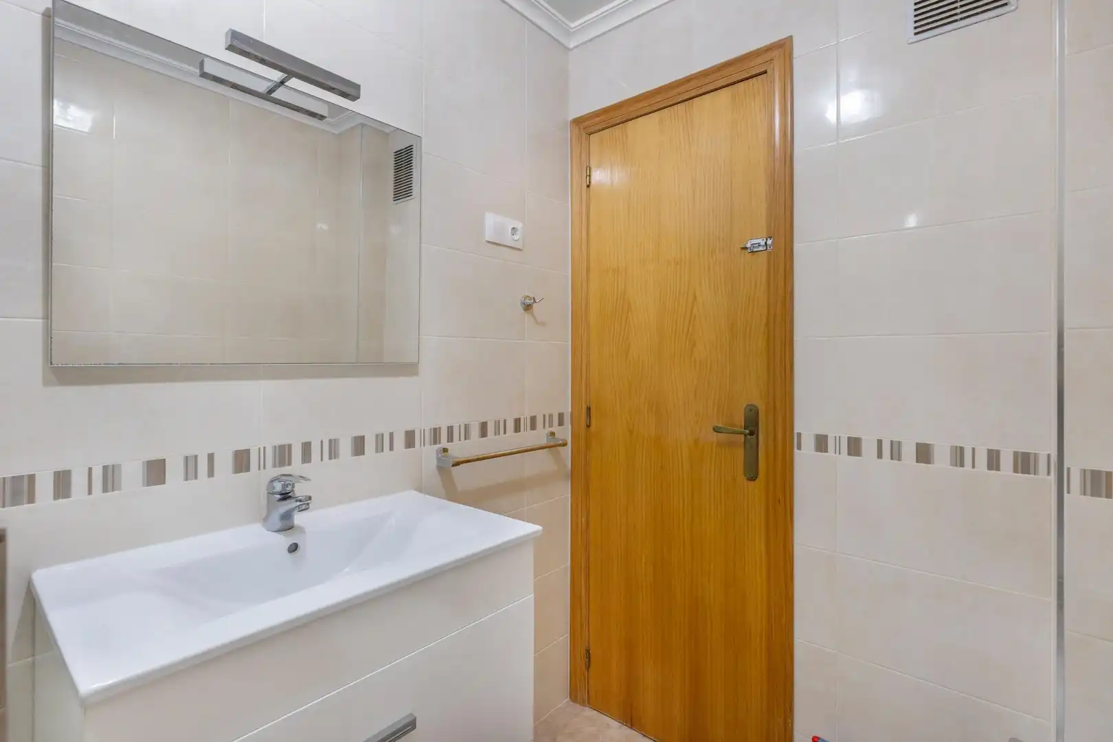 Badezimmer von Wohnungen zum Verkauf in Torrevieja mit Möbliert und Balkon