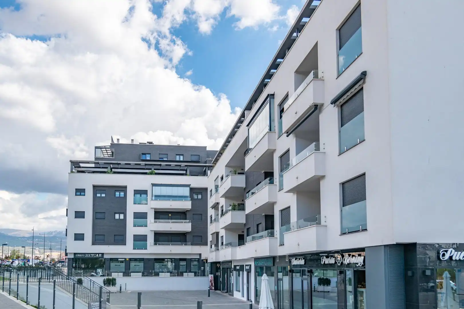 Vista exterior de Pis en venda en Armilla amb Calefacció, Terrassa i Traster