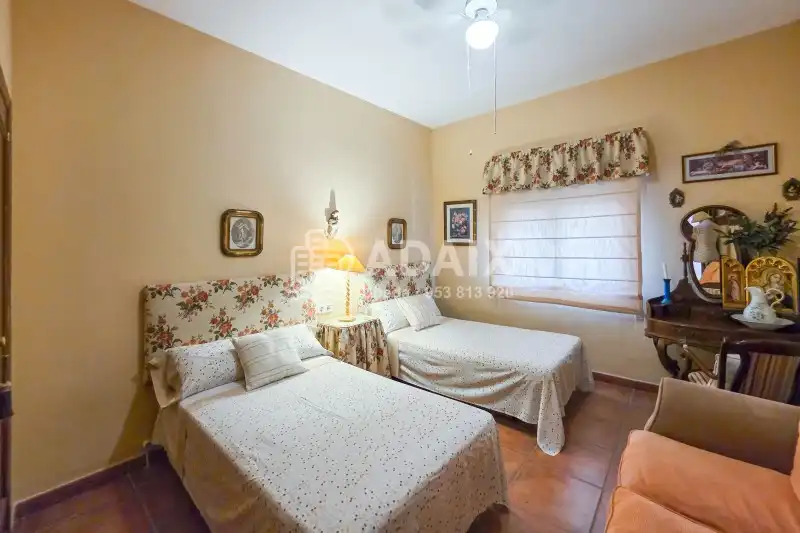 Habitación de Finca rústica en venta en Úbeda con Terraza, Trastero y Balcón
